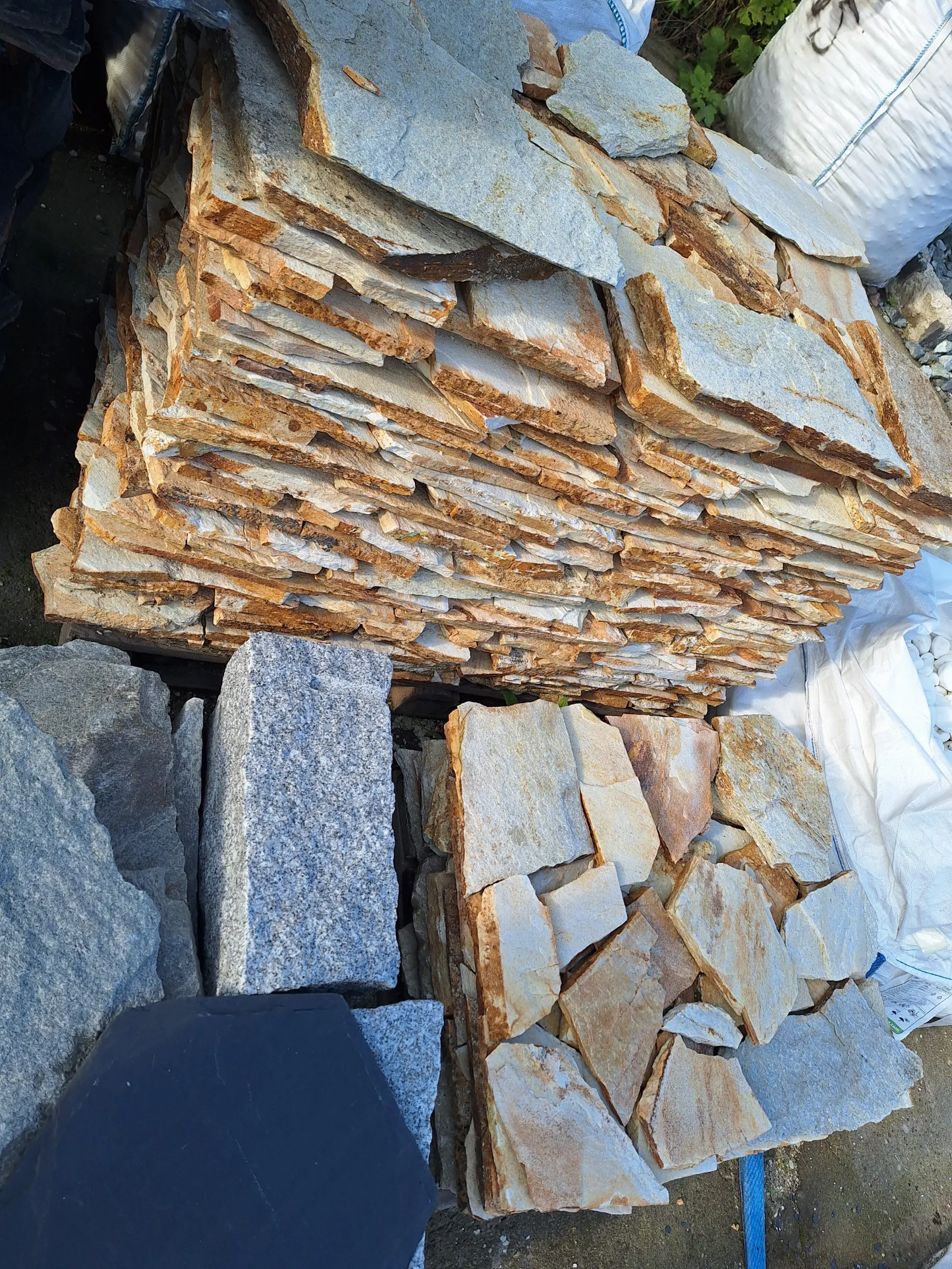 kamienie do oczka wodnego