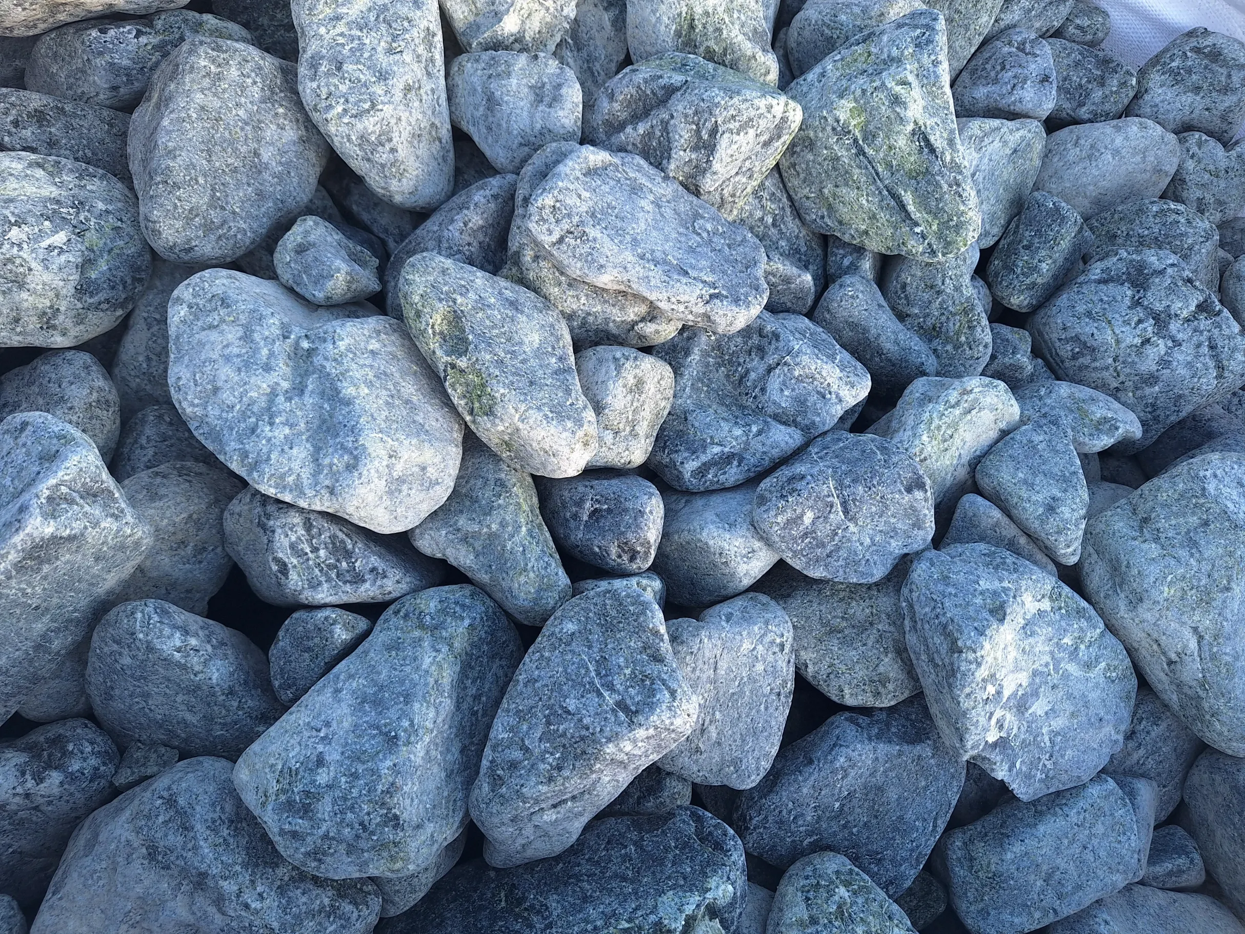 kora kamienna do ogrodu