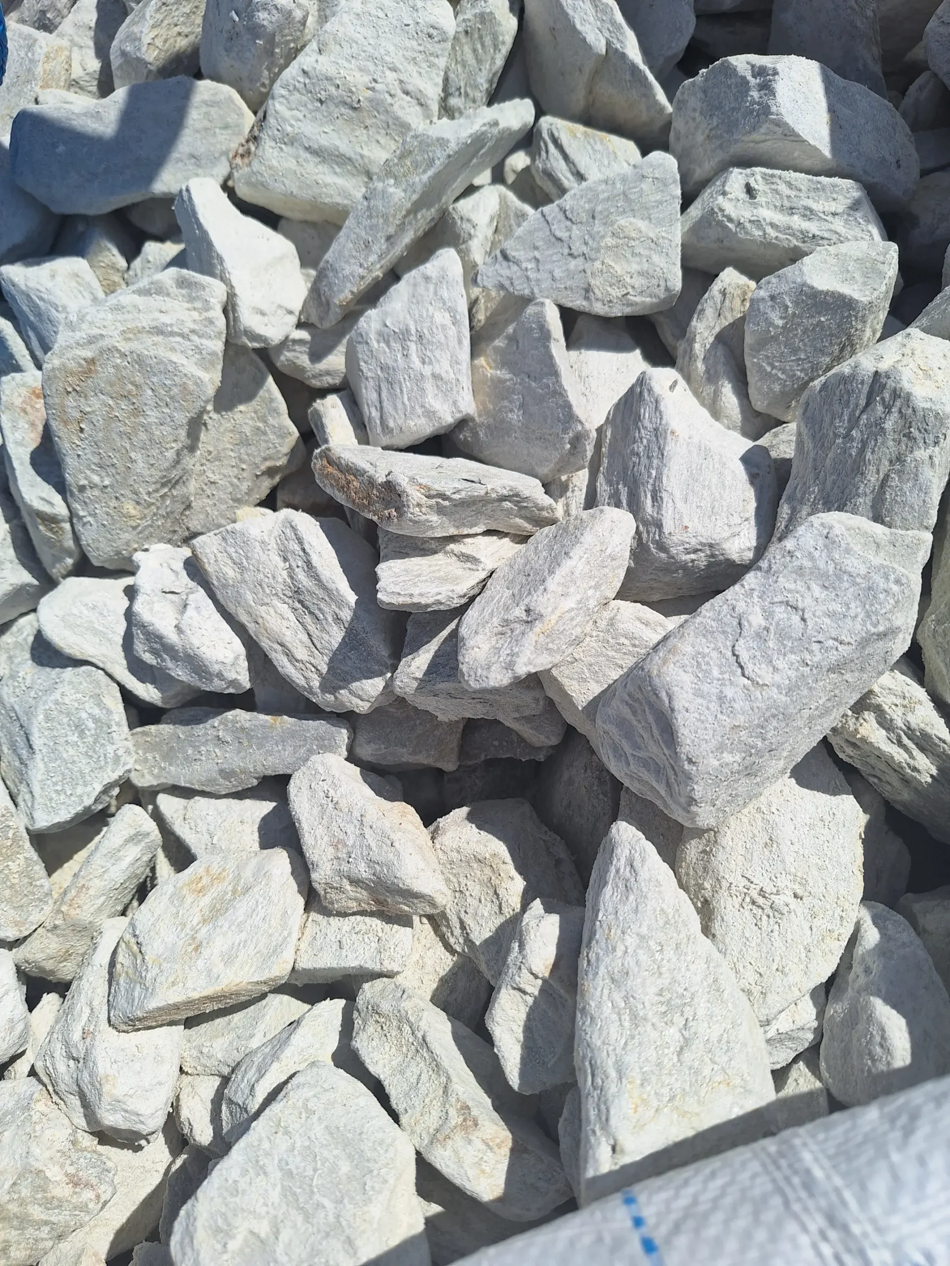 Kora kamienna srebrna-kwarcowa